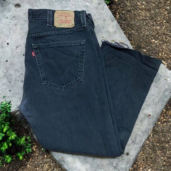 Levi's 501 Classic Straight Leg Black Denim Button Fly Jeans Womans Size 38 x 27 - Picture 1 of 10